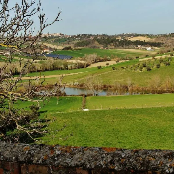 Casa di campagna Villa De Luca, מלון בBellante