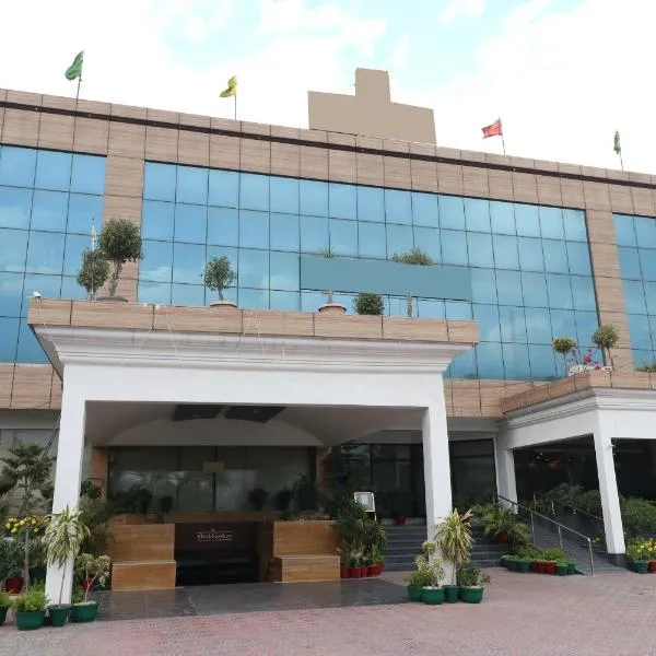 Hotel Shagun Chandigarh Zirakpur, hotell i Dera Bassi