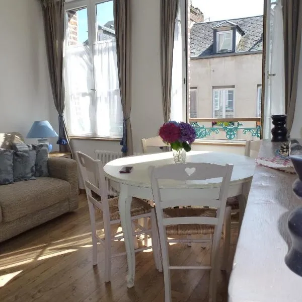 Le Charme à la Française, Hotel in Honfleur