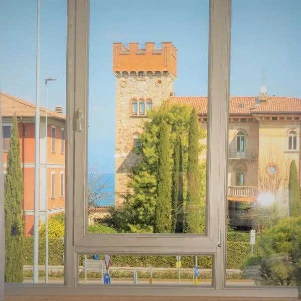 데센차노 델 가르다에 위치한 호텔 Atico Hotel