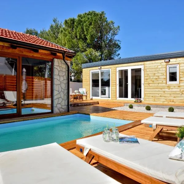 Luxury mobile home Maro Biograd, hotel in Biograd na Moru