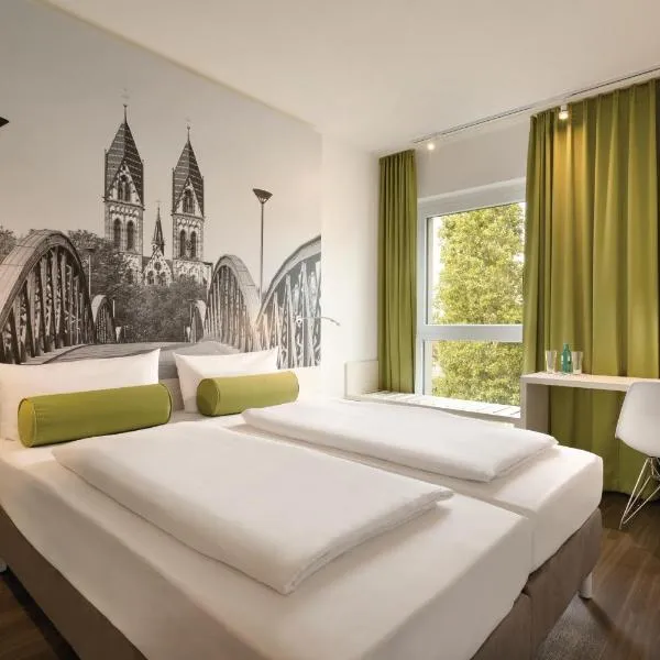 Super 8 by Wyndham Hamburg Mitte: Hamburg'da bir otel