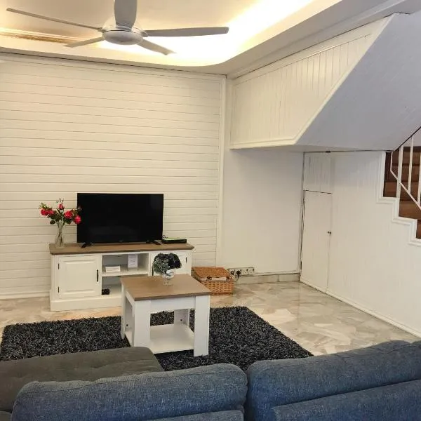 Bukit Tinggi, Klang- Cozy home, hotel v destinaci Klang