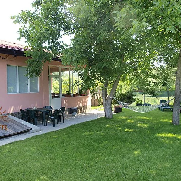 Nadya Holiday Home, hotel in Krapets