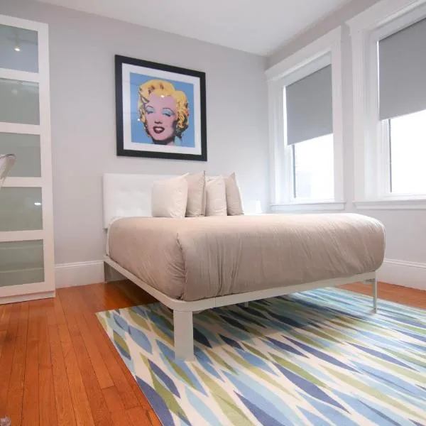 A Stylish Stay w/ a Queen Bed, Heated Floors.. #11, hotel v destinácii Brookline