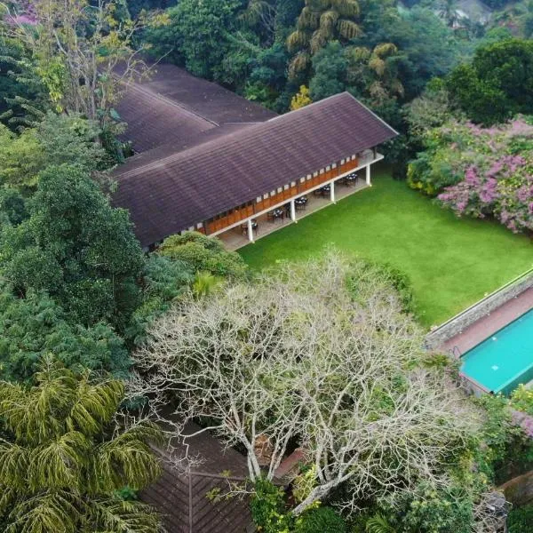 Kings Pavilion Luxury Hotel, hotel v destinaci Kandy