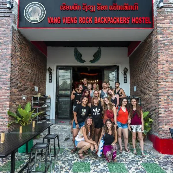 Vangvieng Rock Backpacker Rooftop Hostel, hotel in Vang Vieng