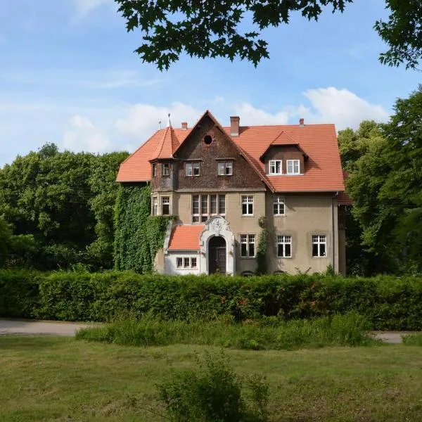 Pałac Myśliwski Orle, hotel in Lubieszewo