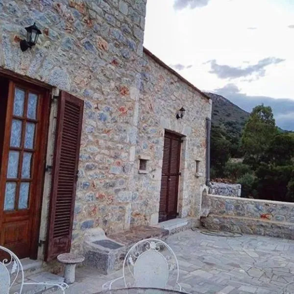 Peace in the wildest landscape of Mani, hotel in Áyios Kiprianós