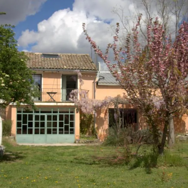 Mas Du Petit Claux, hôtel à Barbentane