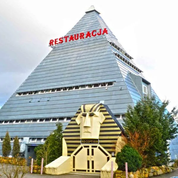 Piramida, hotel Bolesławiecben