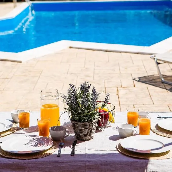 Olive Grove Poolside Apartments, ξενοδοχείο στις Μπενίτσες