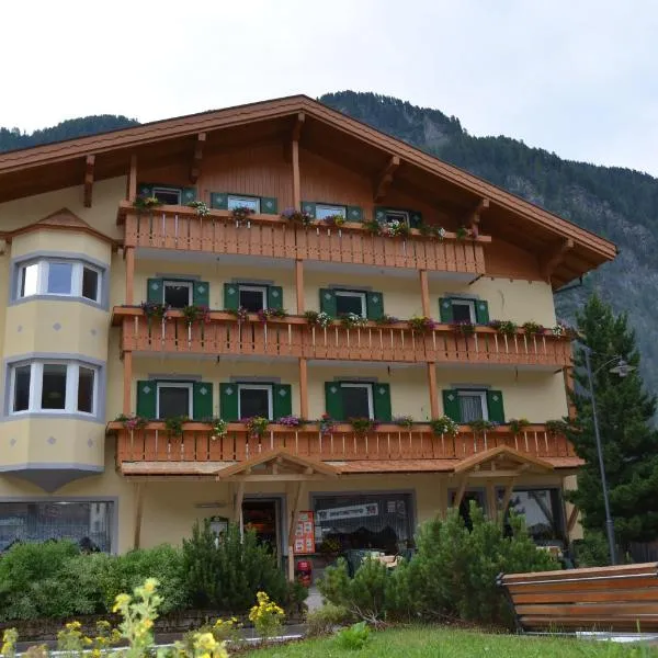 Hotel Ladina, hotel i Campitello di Fassa