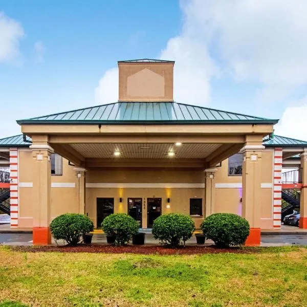 Quality Inn & Suites, hotel v destinaci Dickson