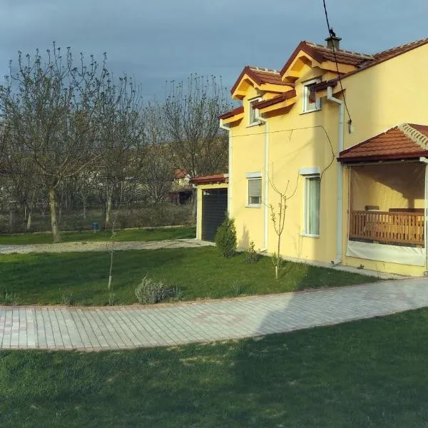 Family House Near Motorway 6 Guests 3 Bedrooms, hotel en Veles