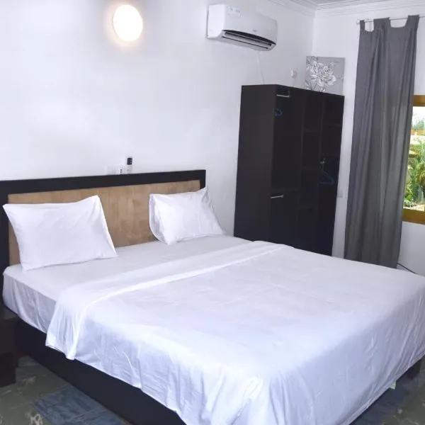 Hôtel La Couronne RW, hotel v destinaci Yaoundé