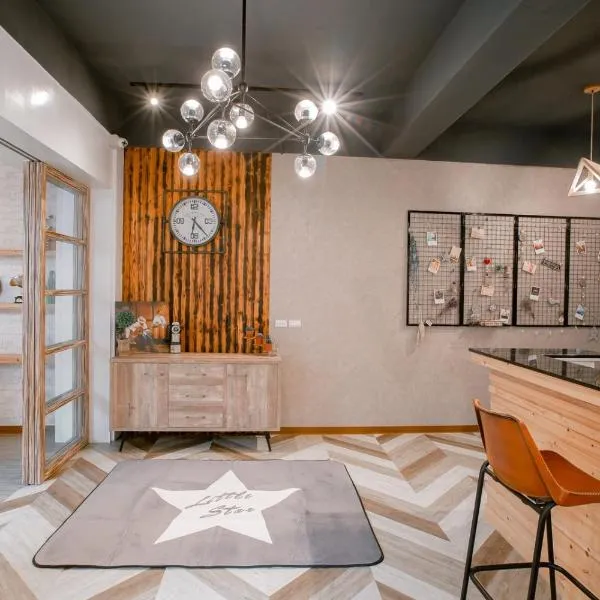 Starrywhale hostel, hotel in Magong