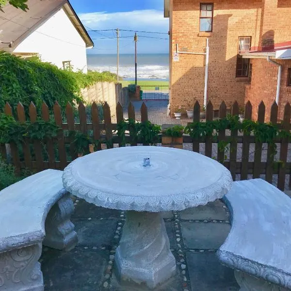 Charming Seaside Cottage, hotel a East London