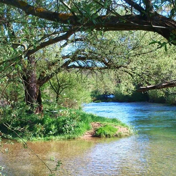 SMARAGD RIVER near Rastoke & Plitvice Lakes, отель в городе Veljun