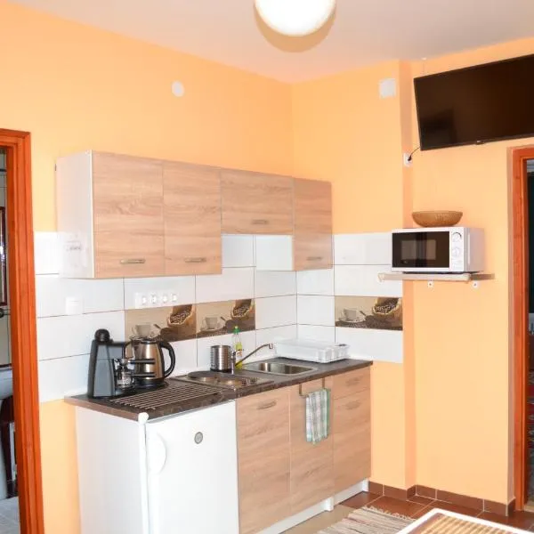 Liliom Apartman, hotell sihtkohas Doboz