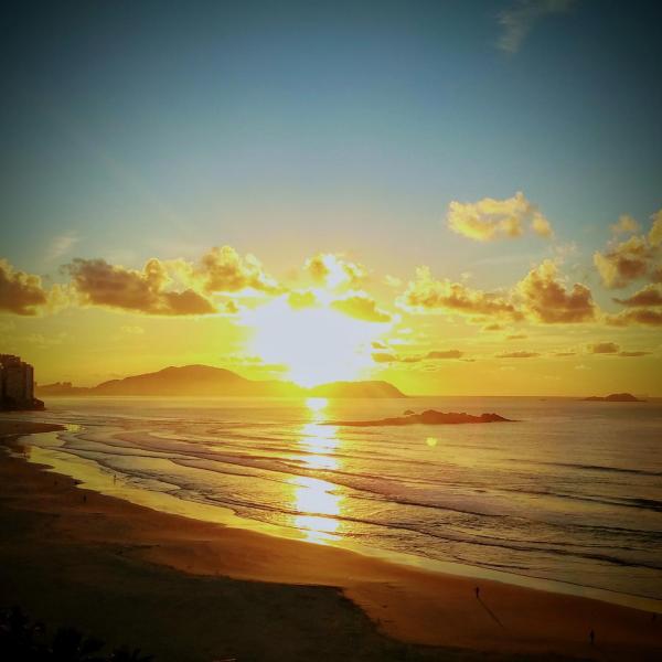 Apto Frente a praia com linda vista