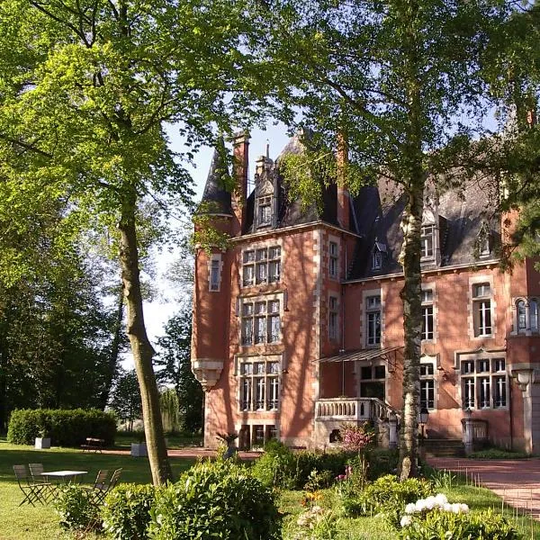 Château de la Vernède, la Grande Vernède, hotel v destinaci Saint-Rémy-de-Chargnat