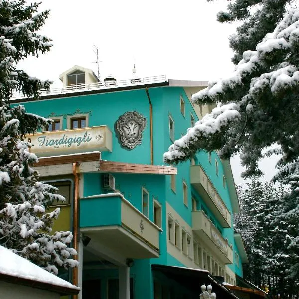 Hotel Fiordigigli, hotel in Fano a Corno