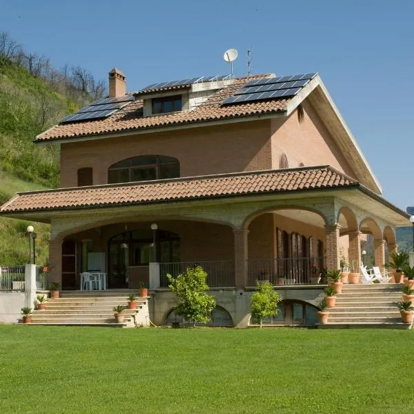 Mimì e Cocò Country House โรงแรมในRotella