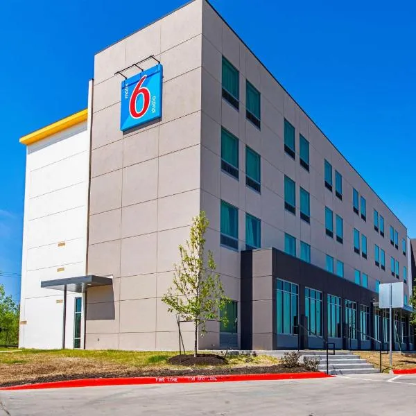 Motel 6 Austin Airport، فندق في Del Valle