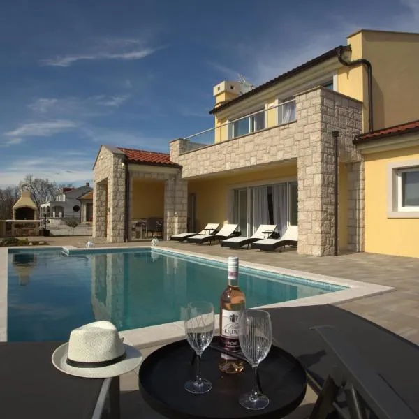 Luxury Villa Lidija, hotel en Brzac