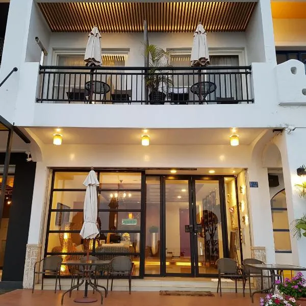 Golden Bay Holiday Inn, hotel v destinaci Kchen-ting