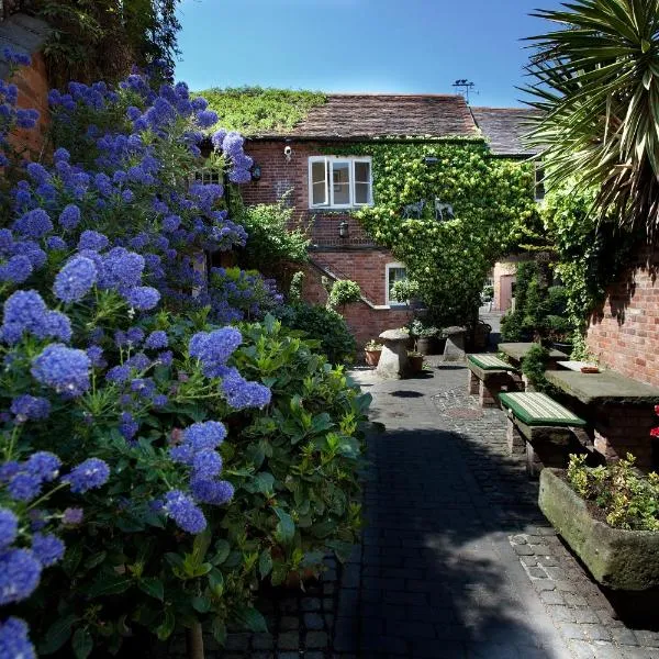 The Greyhound Coaching Inn, hotel v destinaci Lutterworth