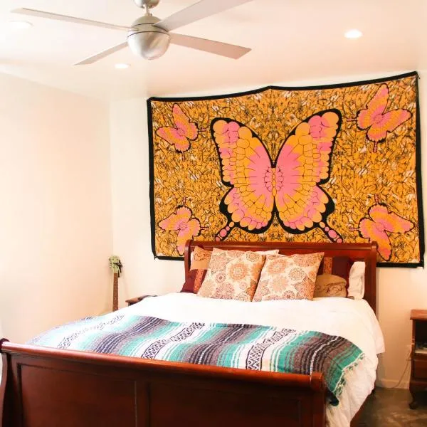 Ocean Front Vortex Female Hostel private rooms Free bikes、ロサンゼルスのホテル