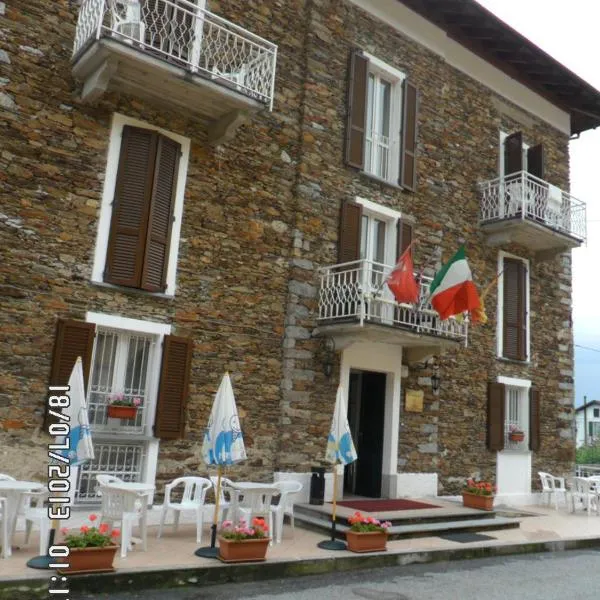 Il Campanile Hotel - La Cantina Del Pittore, hotel v destinácii Miazzina