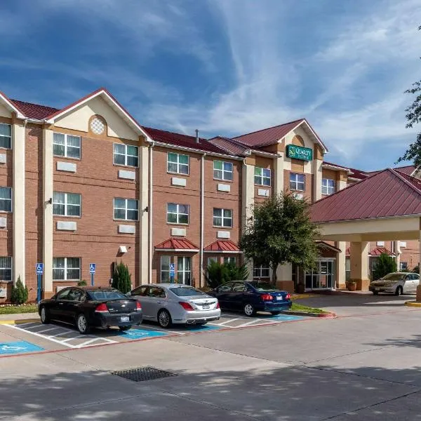 Quality Suites Addison-Dallas, hotel a Carrollton