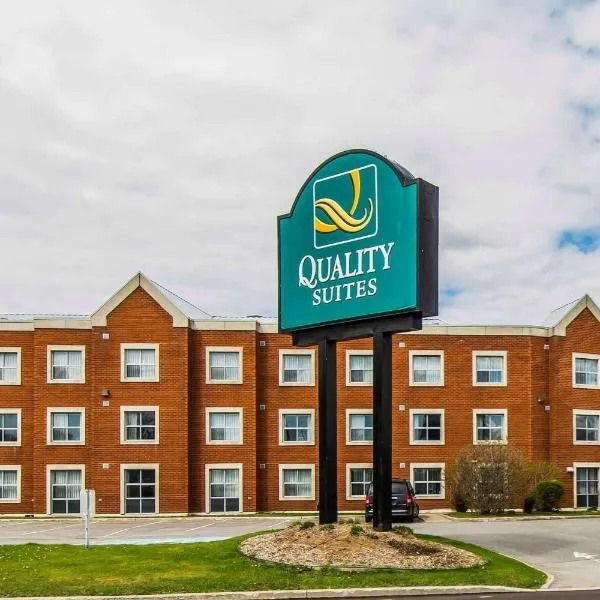 Quality Suites Quebec City, hotel en Stoneham