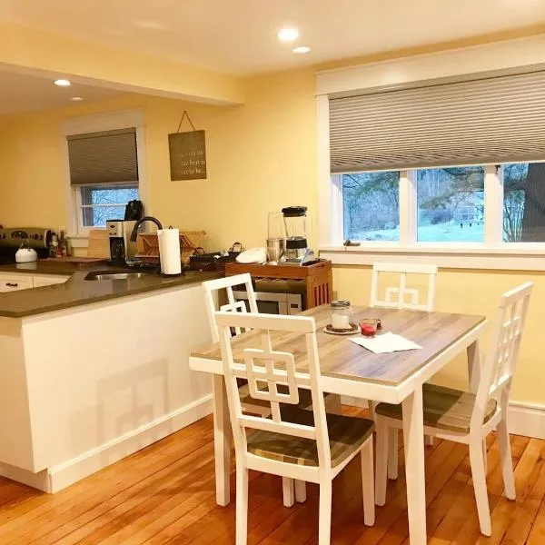 Newly Renovated 3BR Hudson Valley House, hotel v destinaci Ulster Park