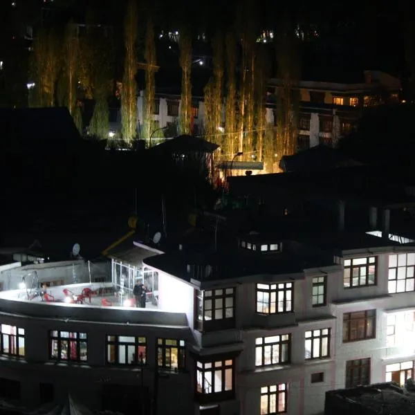 Hotel Khan Manzil, hotel em Leh