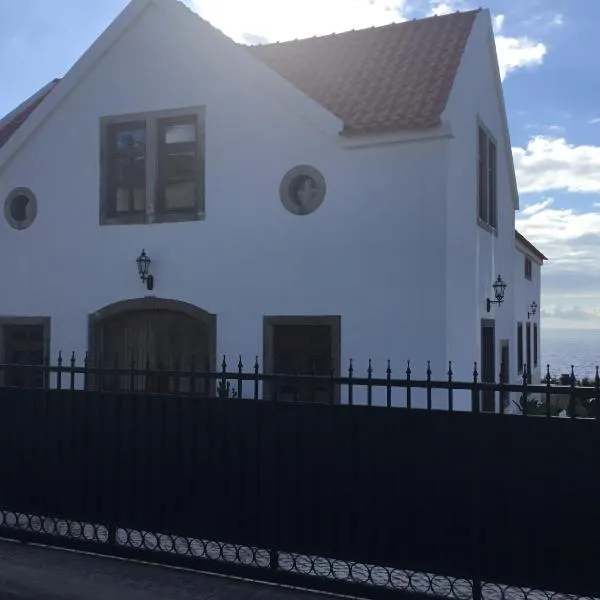 Restored Winery On The Atlantic 3bedroom house, hotel v destinaci Sintra