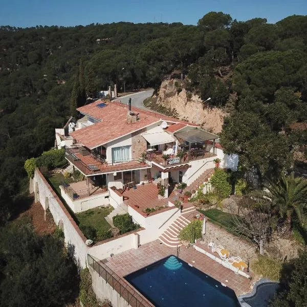 La Roqueta Hotel, hotel v destinaci Tossa de Mar