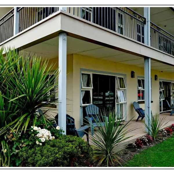 Lantern Court Motel, hotel Reeftonban