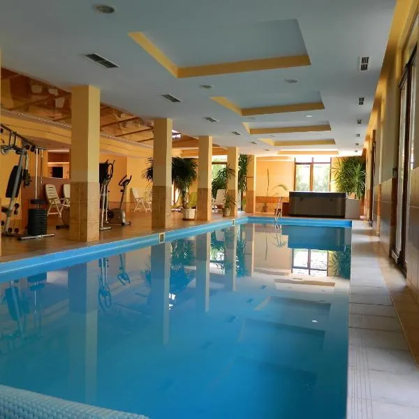 Mandarin Wellness Apartman, hotel in Siófok