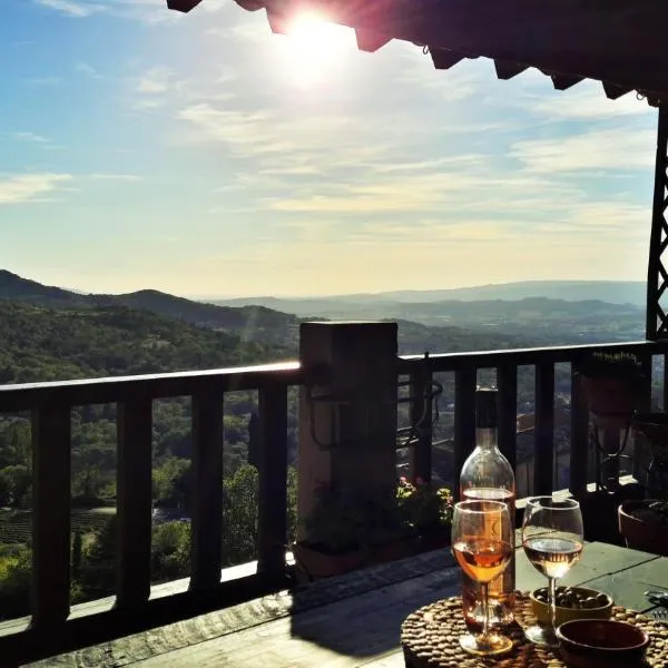 Entre Terre et Ciel.: Saignon şehrinde bir otel