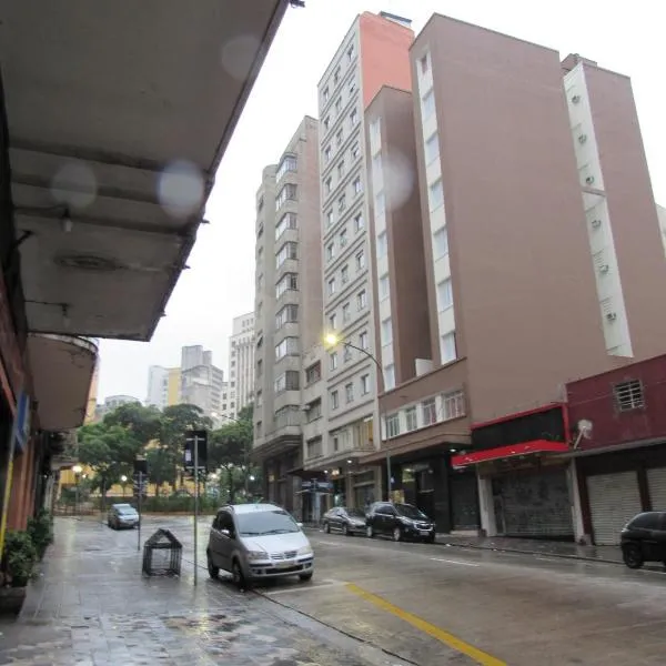 Hotel Salomão - Próximo a 25 de Março, Bom Retiro, Brás e Rua Santa Efigênia, a 2 minutos do Mirante Sampa Sky e pista de Skate Anhangabaú, hotel v Sao Paulu