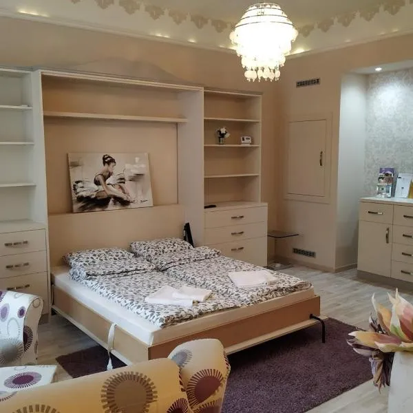 Király Apartman, hotel u gradu 'Kővágótőttős'