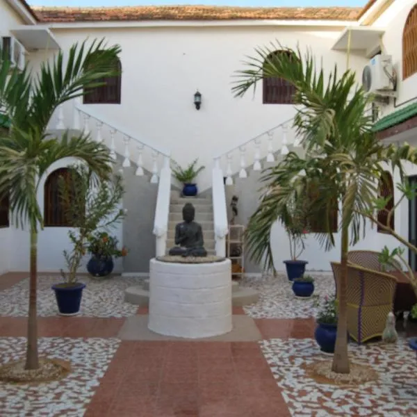 Riad côté jardin, hotel en Ouoran