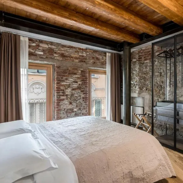 Crocus Apartments, hotel v Sirmione
