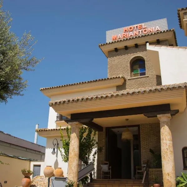 Hotel Mariantonia, hotel in Chiclana de la Frontera