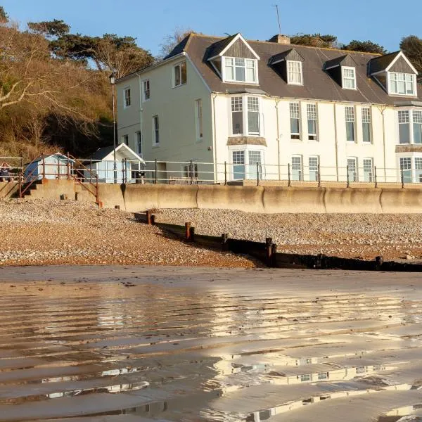 Promenade Apartment with own Beach Hut, hotell i Totland