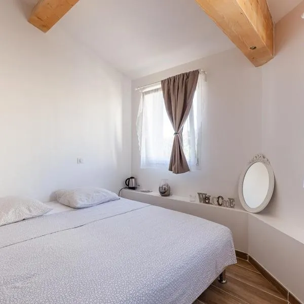 Alpinias Bed and Breakfast, hotel v destinaci Marseille